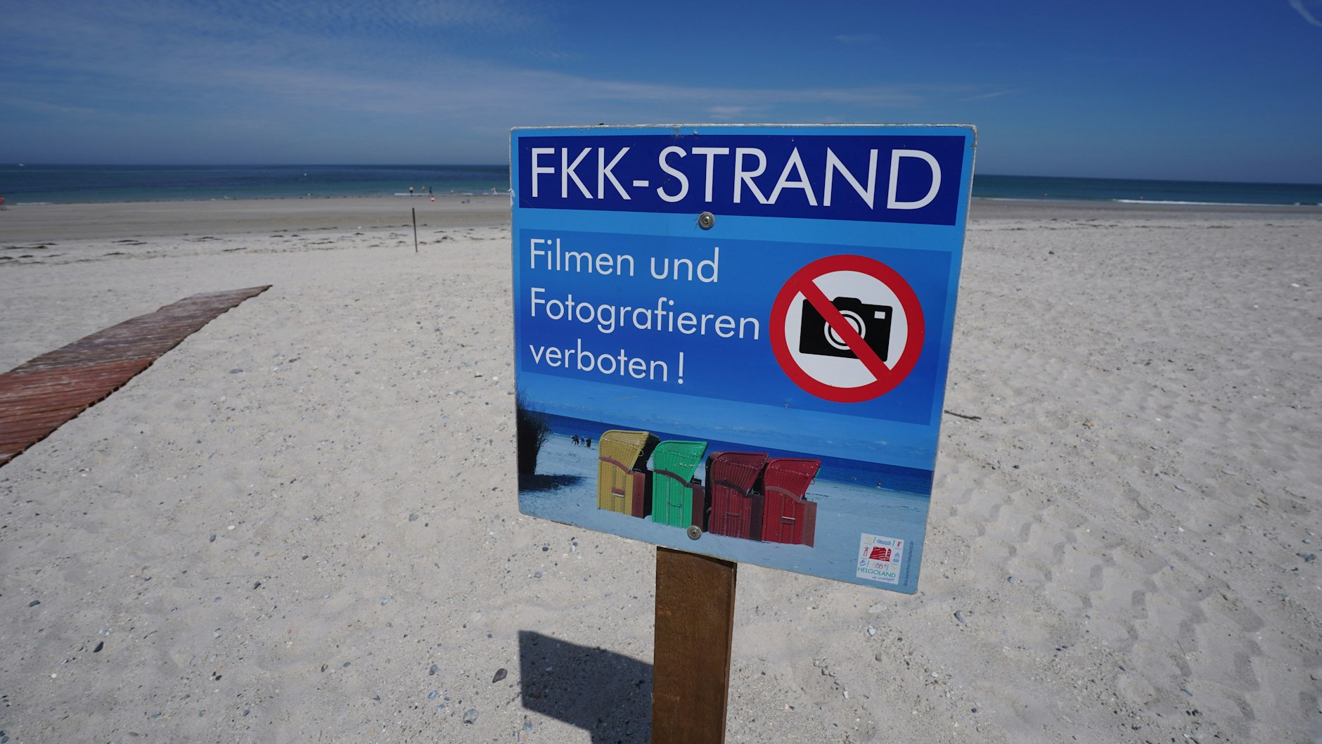 Regeln müssen sein: ein Hinweisschild auf Helgoland.