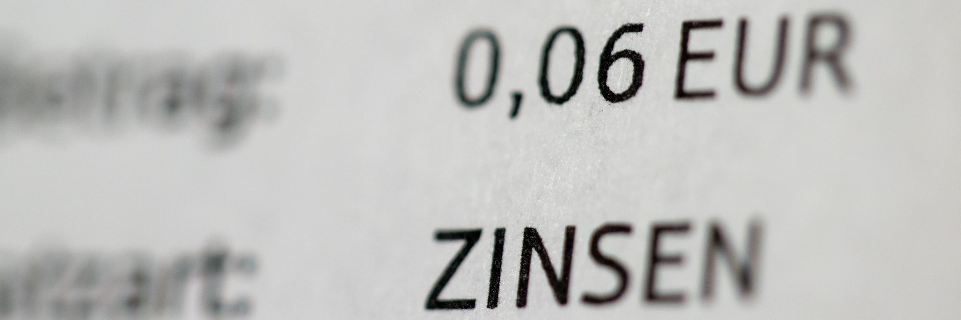 Banken und Sparkassen verpassten Kunden Mickerzinsen durch die Hintertür.