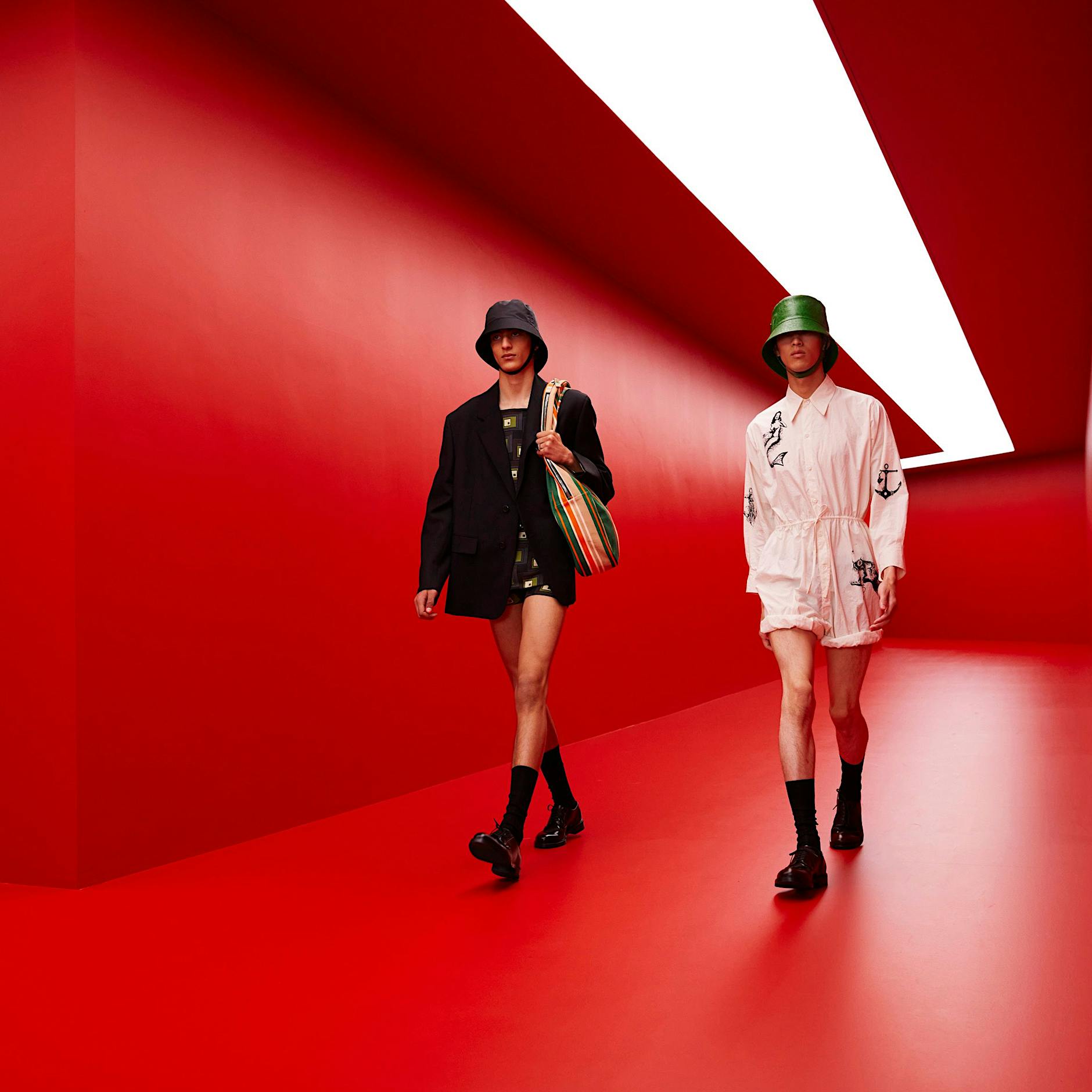 Das neue It-Piece von Prada: Der Einteiler ist cool wie nie