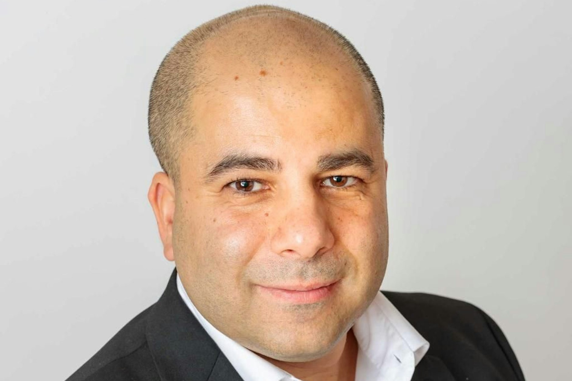 Arye Sharuz Shalicar ist ein deutsch-persisch-israelischer Politologe und Schriftsteller.