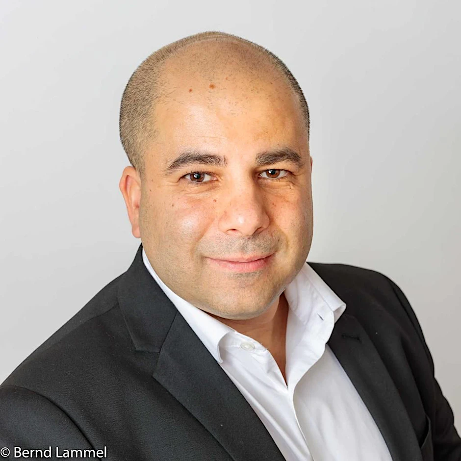 Arye Sharuz Shalicar ist ein deutsch-persisch-israelischer Politologe und Schriftsteller.
