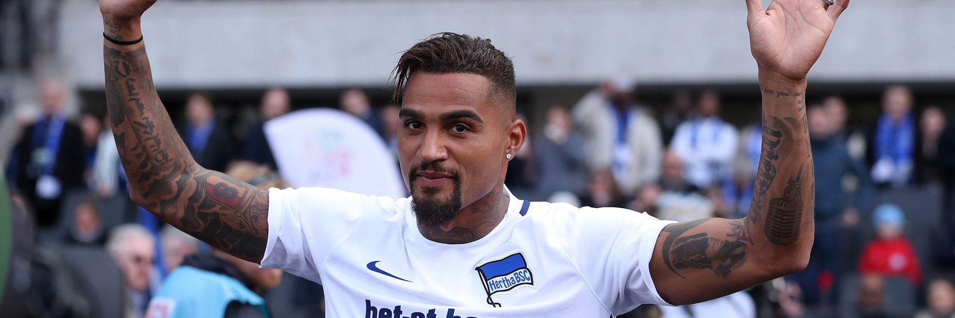 Schlüpfte 2017 beim Abschiedsspiel von Marcelinho bereits ins Hertha-Trikot und steht nun vor einer Rückkehr: Kevin-Prince Boateng (34). 