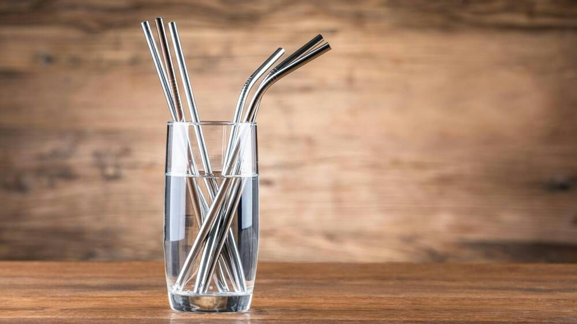 Wiederverwendbare Strohhalme haben meist einen Beigeschmack und lassen sich schlecht reinigen.