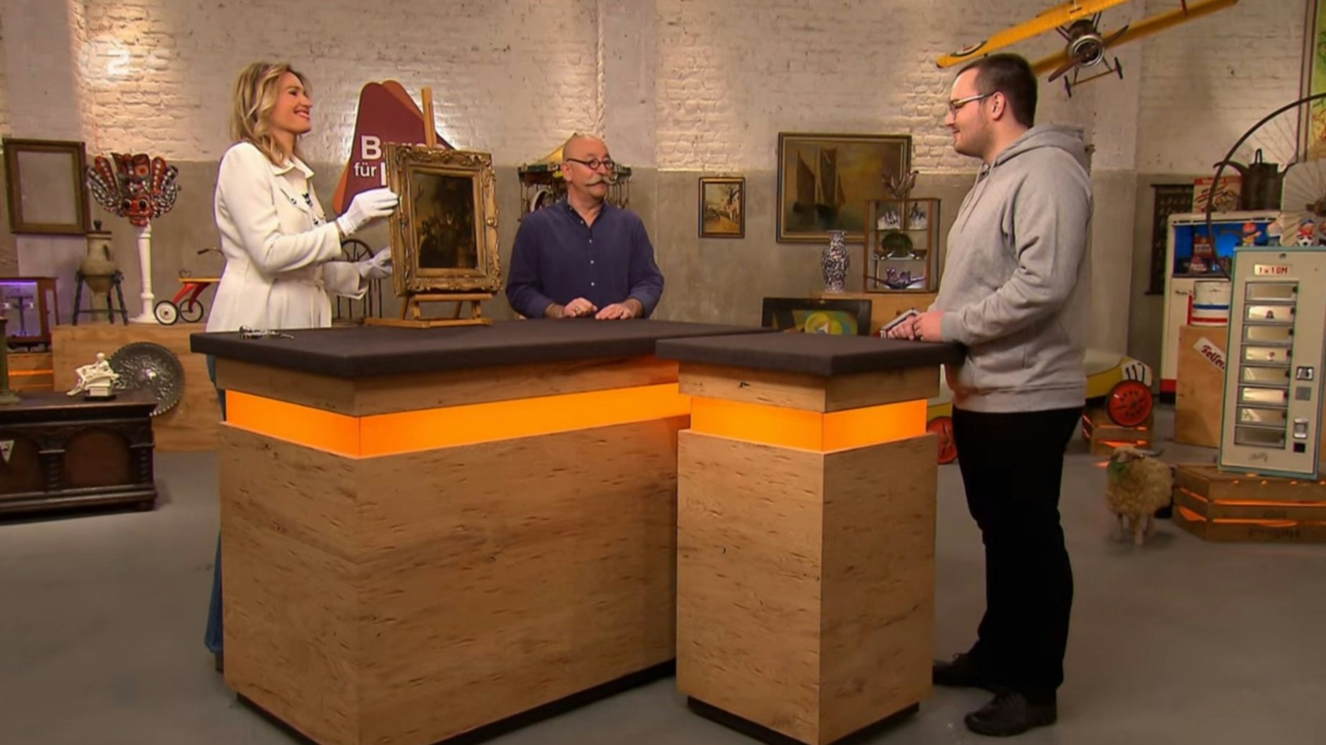 „Bares für Rares“-Expertin Dr. Bianca Berding kann zu dem Bild leider keinen Künstler nennen.