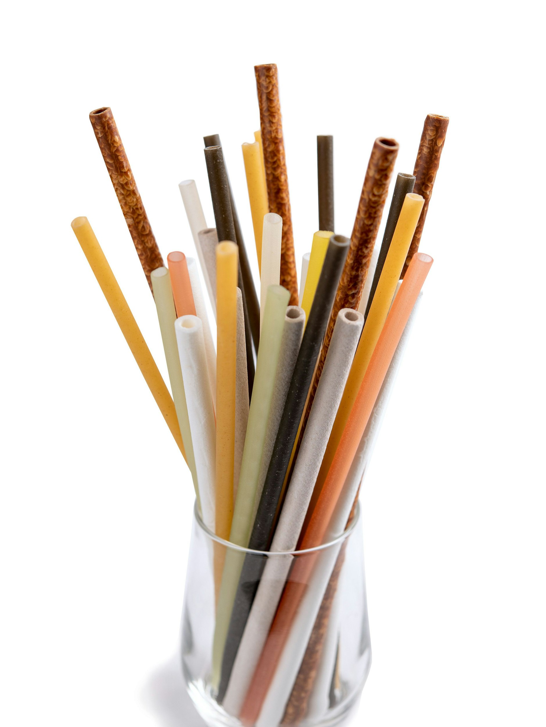 Trinkhalme aus Stärke, Getreide und Zucker sind eine Alternative zu Strohhalmen aus Plastik, die ab Juli verboten sind.