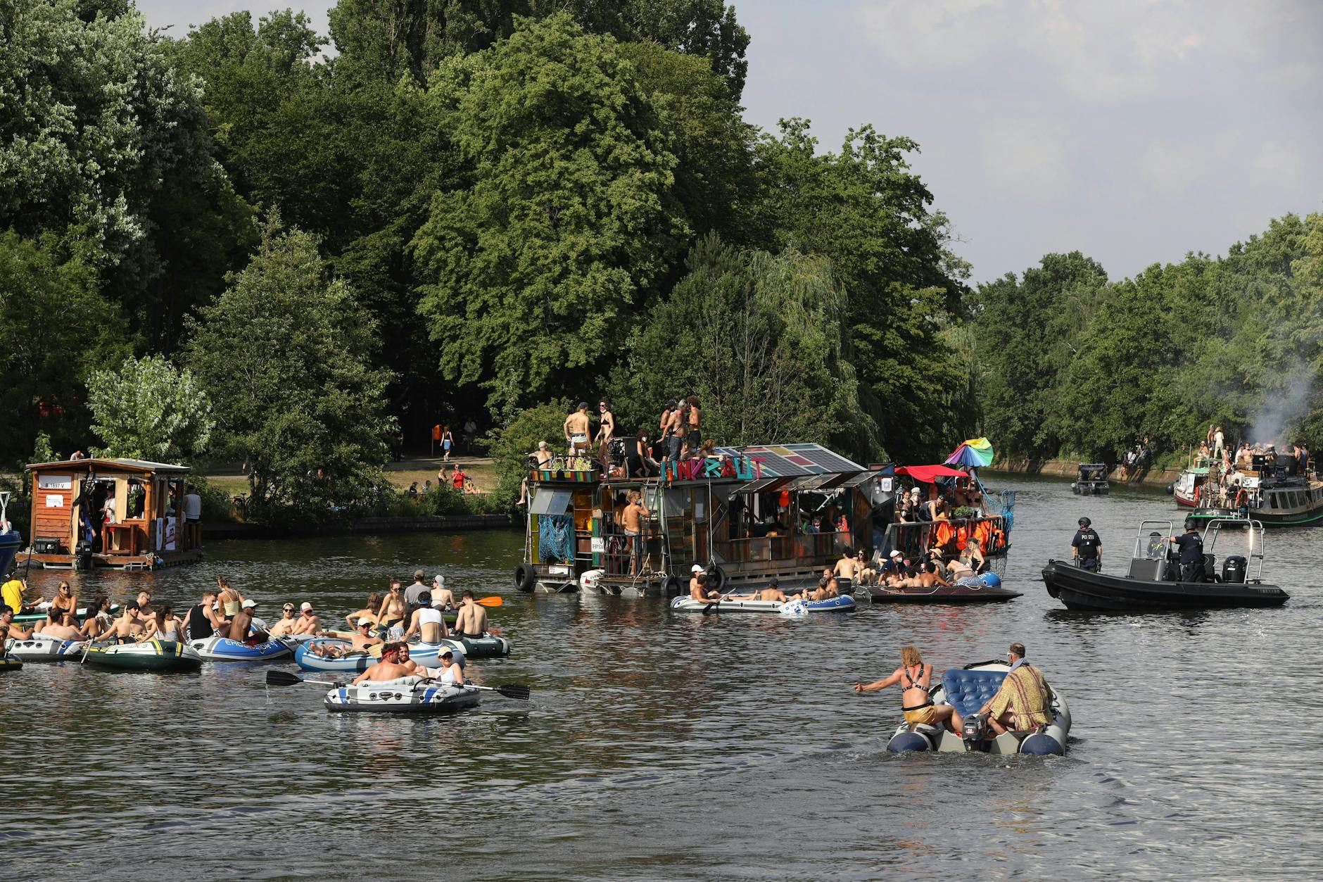 Bei der Boots-Demo Rave-O-lution hatte die Berliner Clubszene für weitere Corona-Lockerungen demonstriert (20.6.2021).