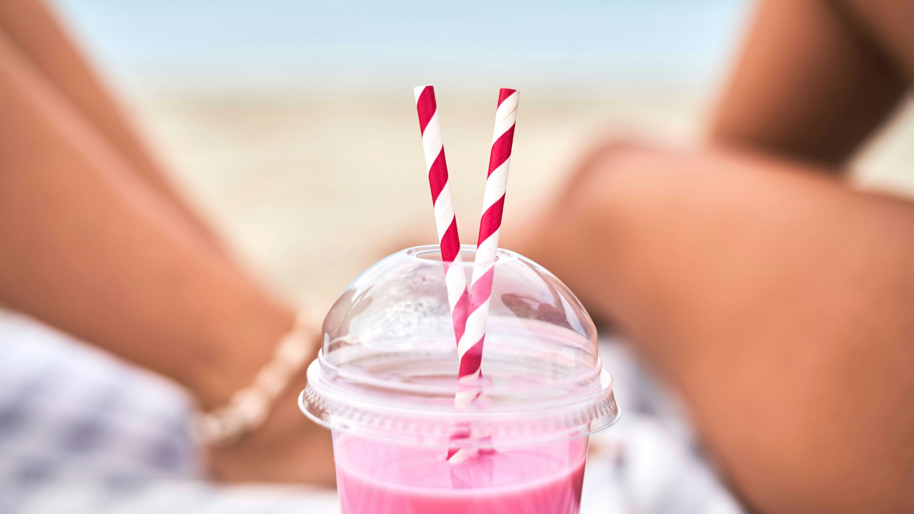 Papier-Strohhalme haben den Nachteil, dass sie schnell labbrig werden.