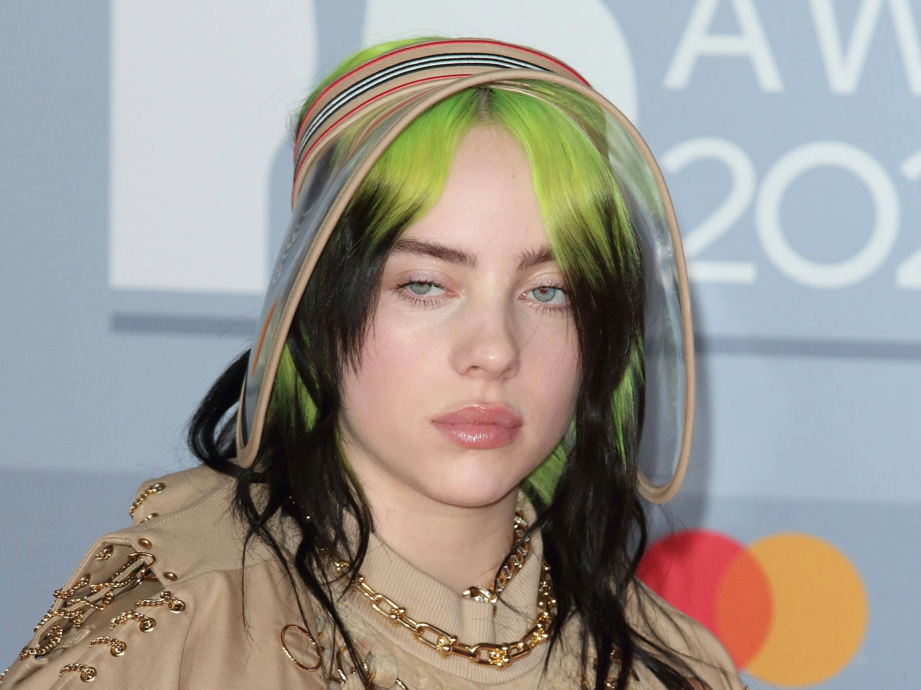 Also doch: Billie Eilish entschuldigt sich für rassistisches Wort