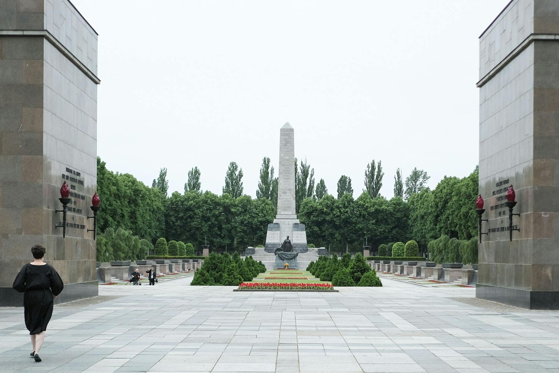 Das Sowjetischen Ehrenmal Schönholzer Heide in Berlin Pankow. 