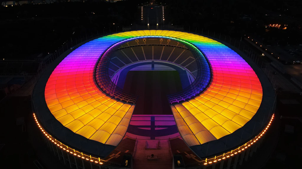 Nach Köln und Frankfurt: Auch Berlin beleuchtet Olympiastadion als Regenbogen