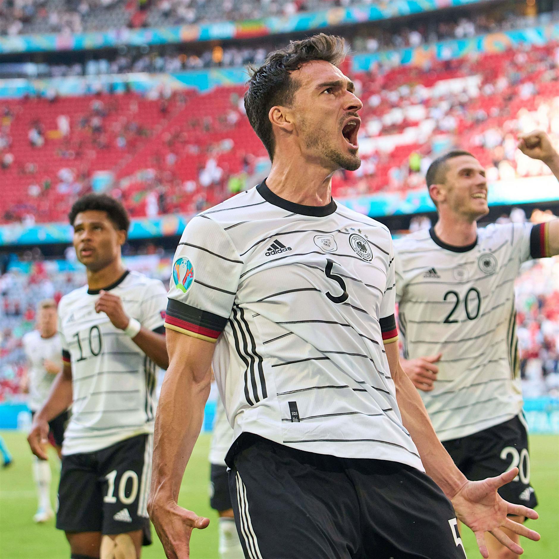 Hummels, Schmeichel oder Ronaldo: Wer ist der Schönste auf dem Platz?