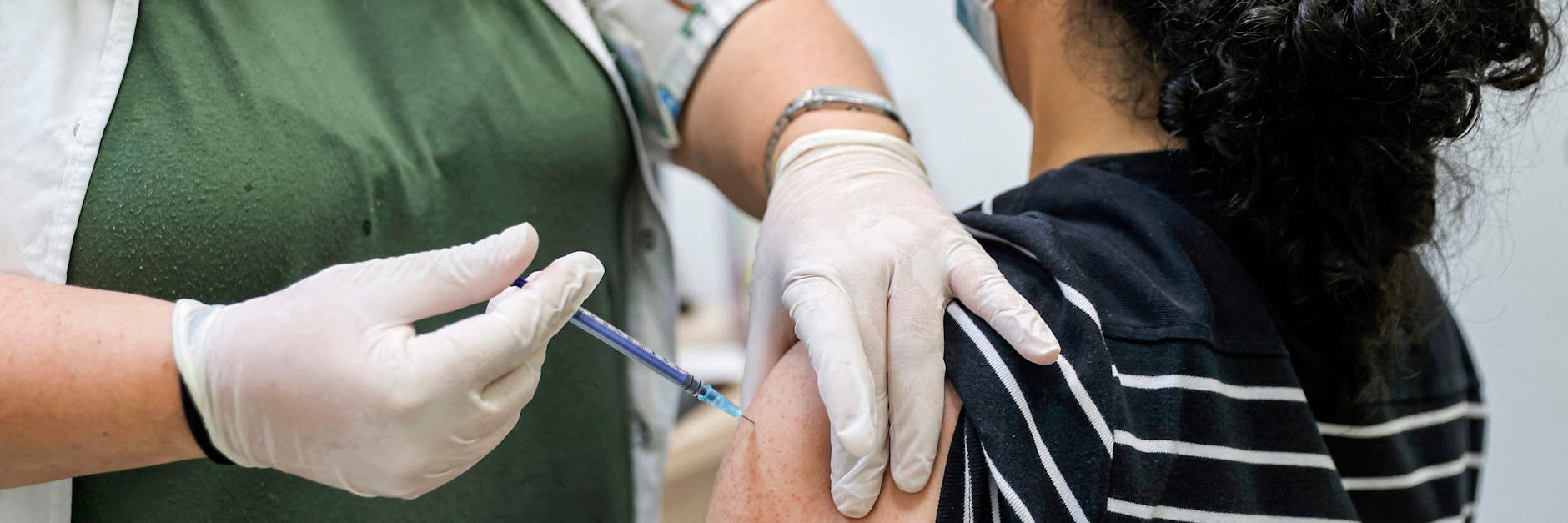 In Israel werden inzwischen bereits Teenager geimpft, auch in Deutschland sind Covid-Impfstoffe für Jugendliche ab 12 Jahren zugelassen.