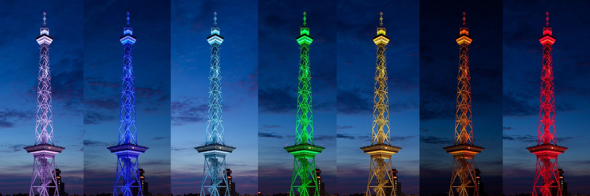 Der Funkturm in den Regenbogenfarben.