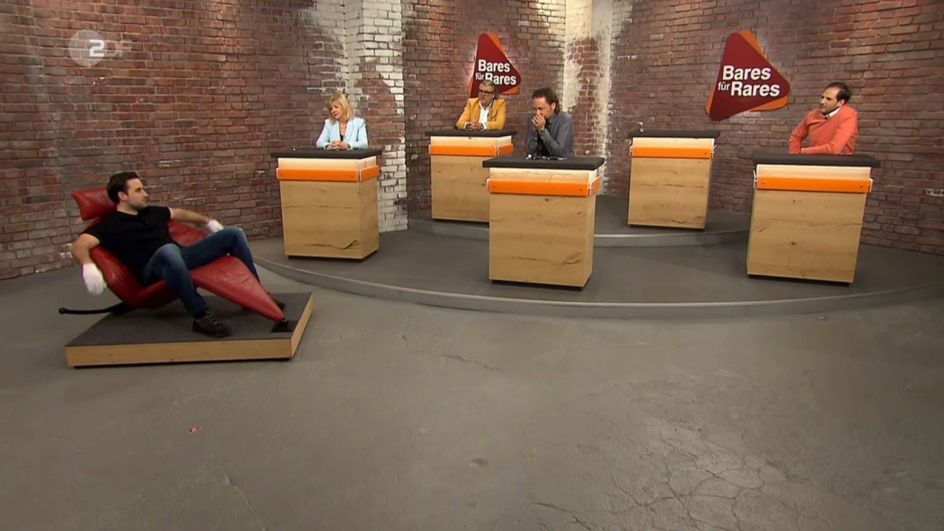 Der Sessel sorgt für zwiegespaltene&nbsp;„Bares für Rares“-Händler.