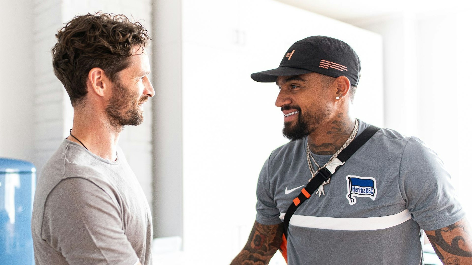 Wieder vereint: Sportdirektor Arne Friedrich und Kevin-Prince Boateng spielten von 2005 bis 2007 zusammen bei Hertha BSC. 