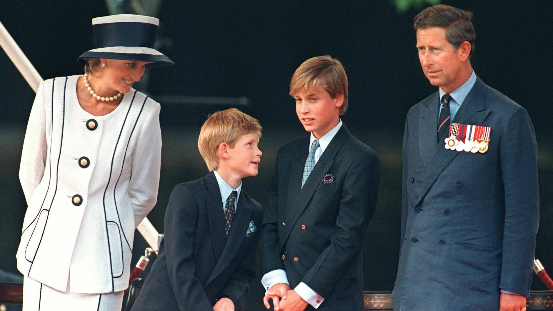 Prinzessin Diana, ihre Söhne, Prinz Harry und Prinz William, und ihr Ehemann, Prinz Charles.