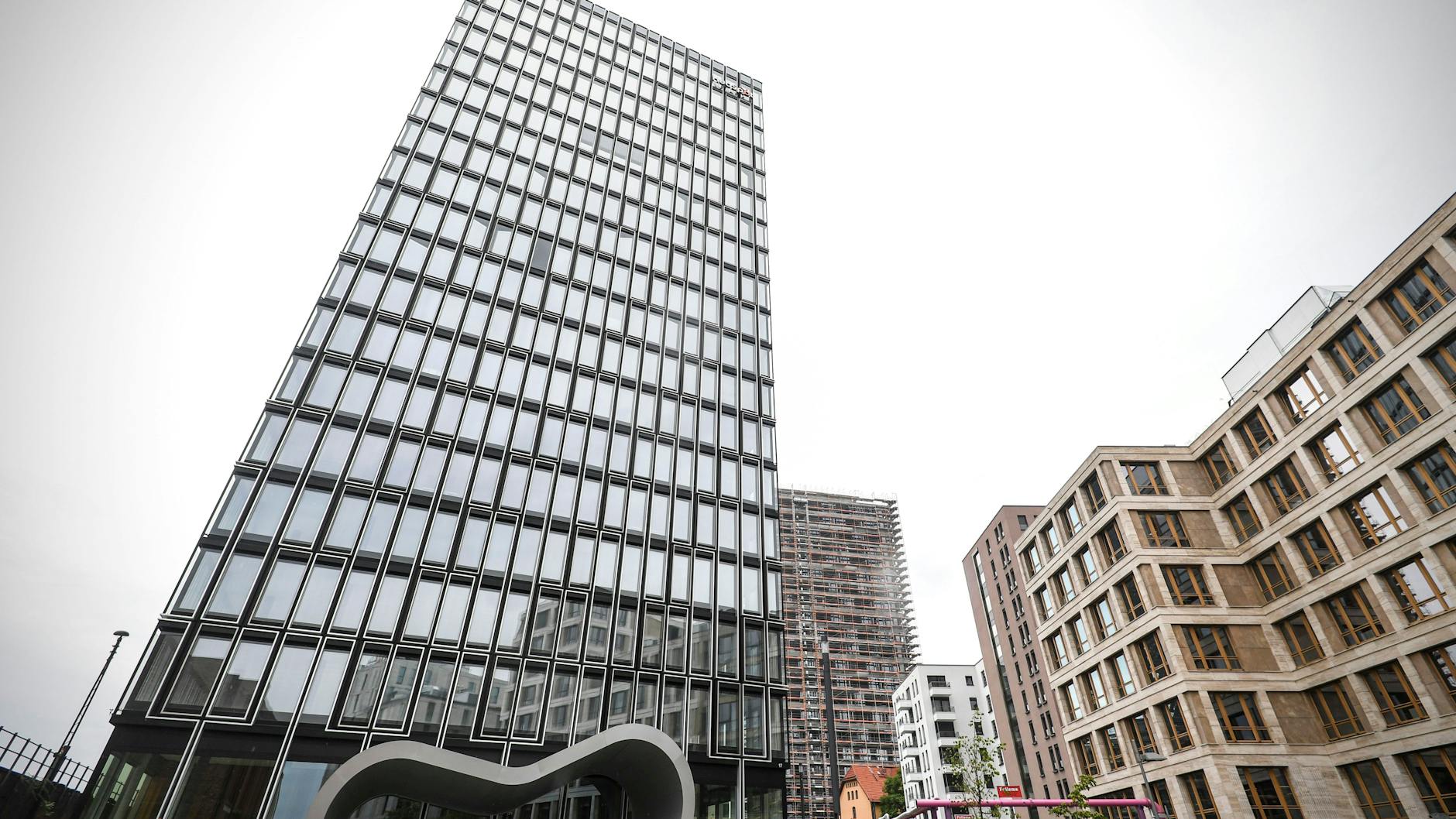 Der Spreeturm am Postbahnhof am Ostbahnhof. <br>