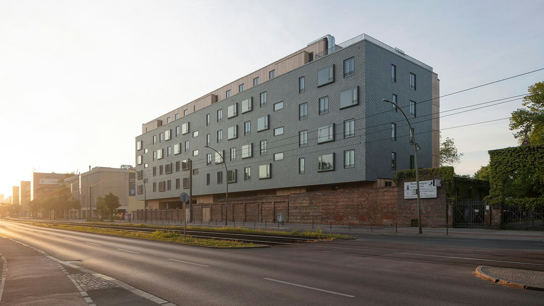Ein Holzwohnhaus auf ehemaligem Friedhofsareal: Das Projekt Walden 48.<br>