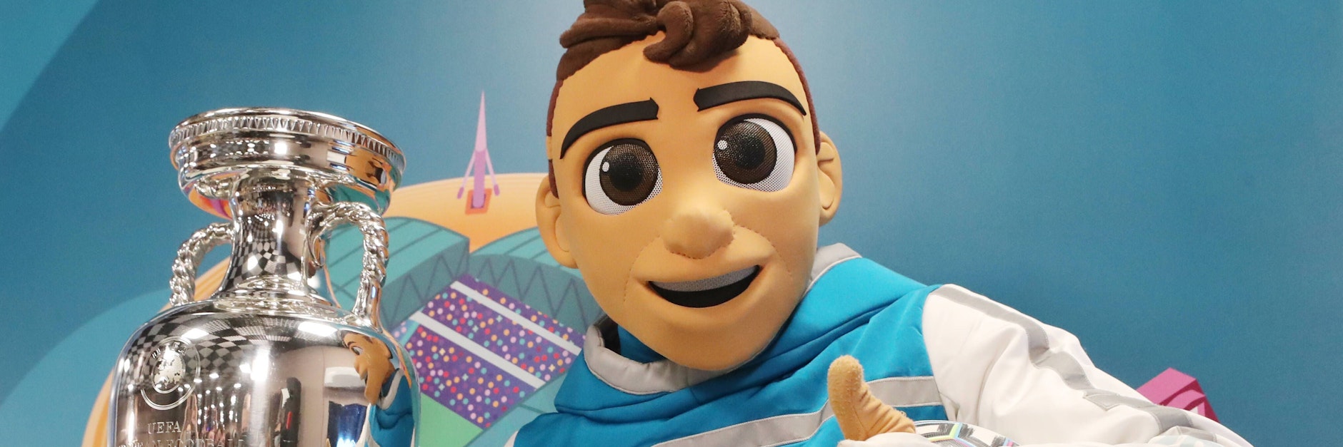 EM-Skillzy, noch nie war ein Maskottchen&nbsp; es so unscheinbar wie bei diesem Turnier. Für Gesprächsstoff sorgt die Uefa selbst, weil sie in jedes Fettnäpfchen tritt.