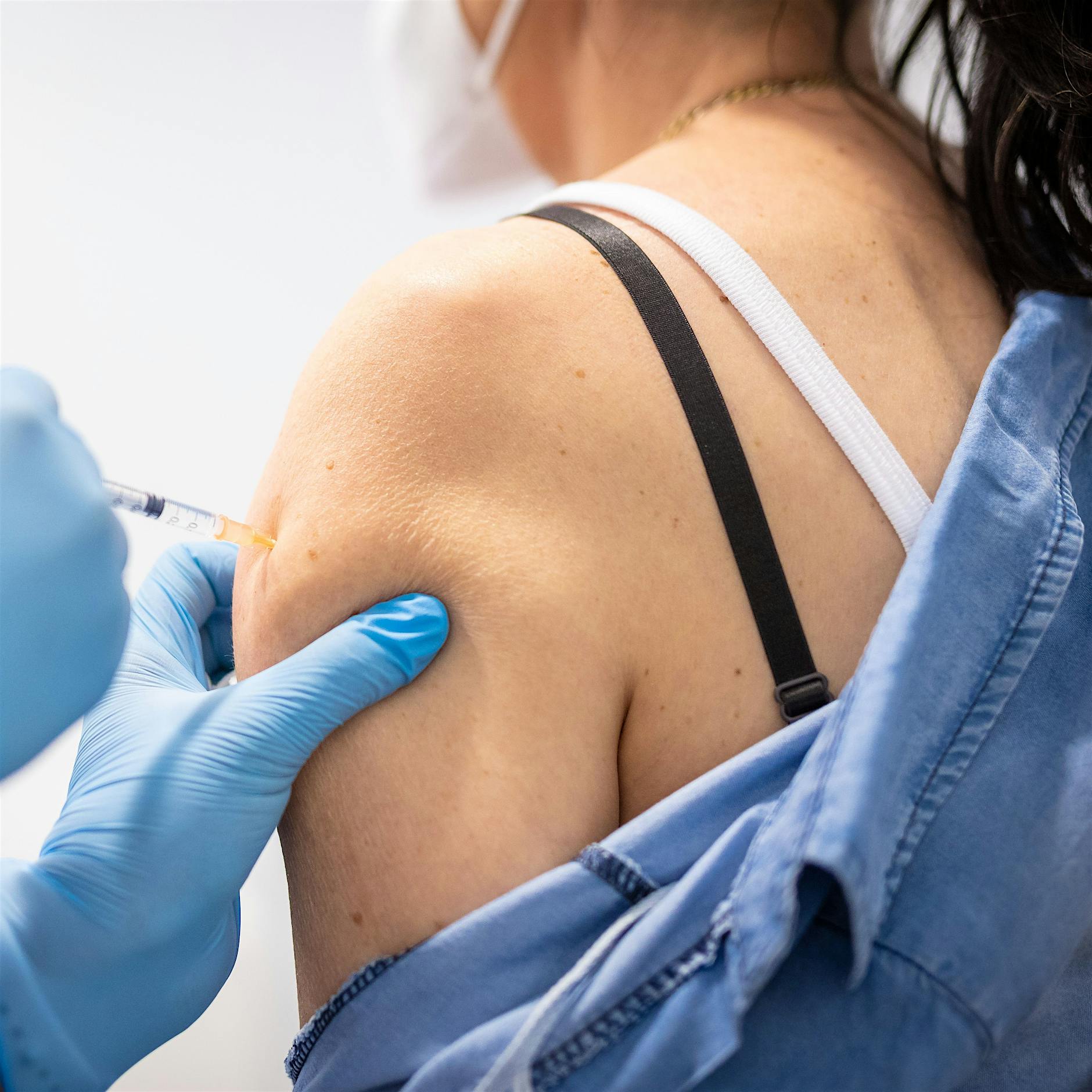 Sollten die Impfabstände wegen Delta verkürzt werden?