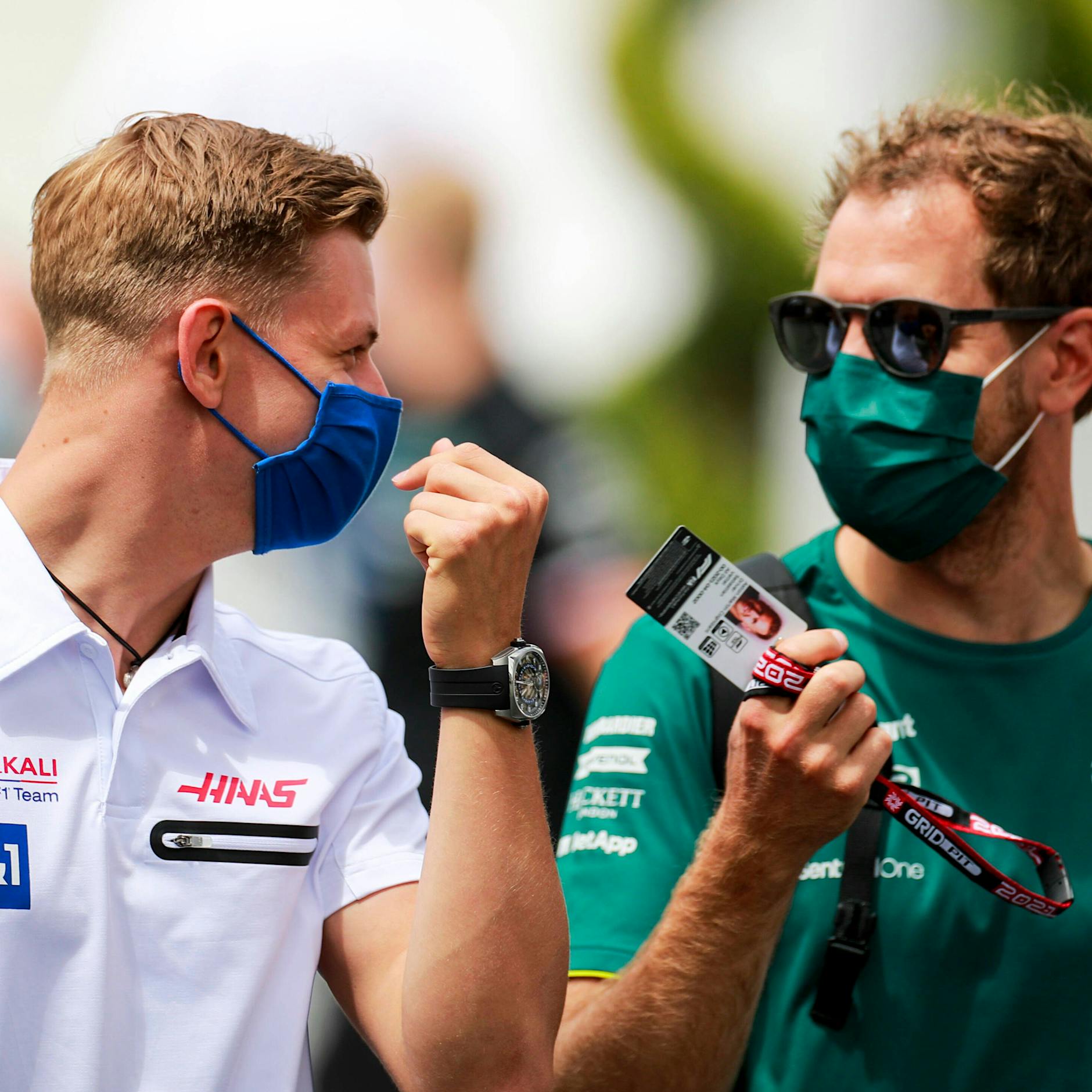 Vettel kümmert sich um Micks Popo