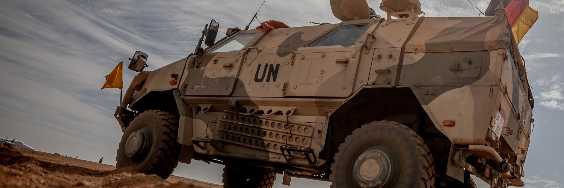 Fahrzeuge der Bundeswehr stehen am Flughafen nahe des Stützpunktes im Norden Malis. (Symbolbild)