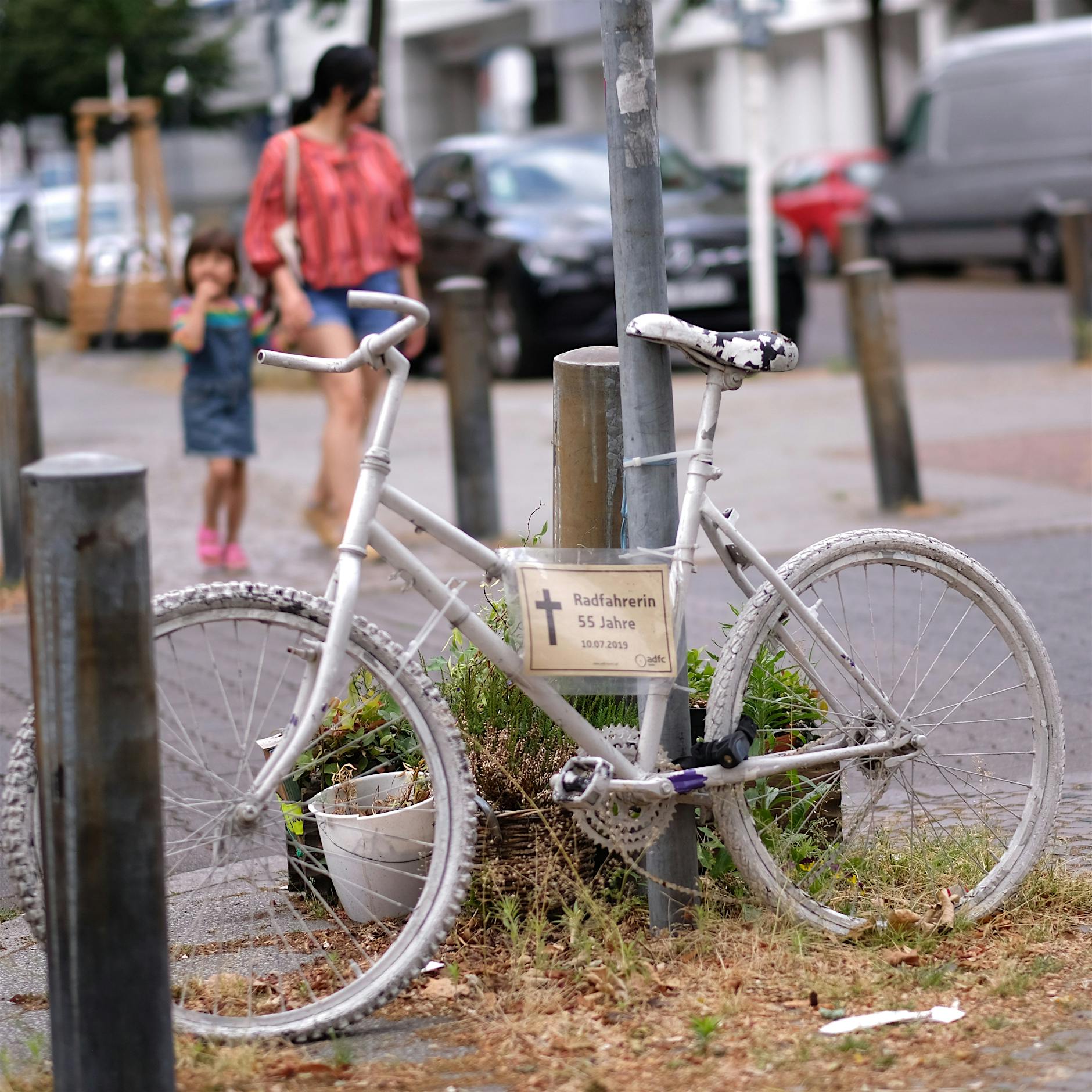 Ein Autofahrer tötet eine Radfahrerin in Charlottenburg: Wer hat Schuld?