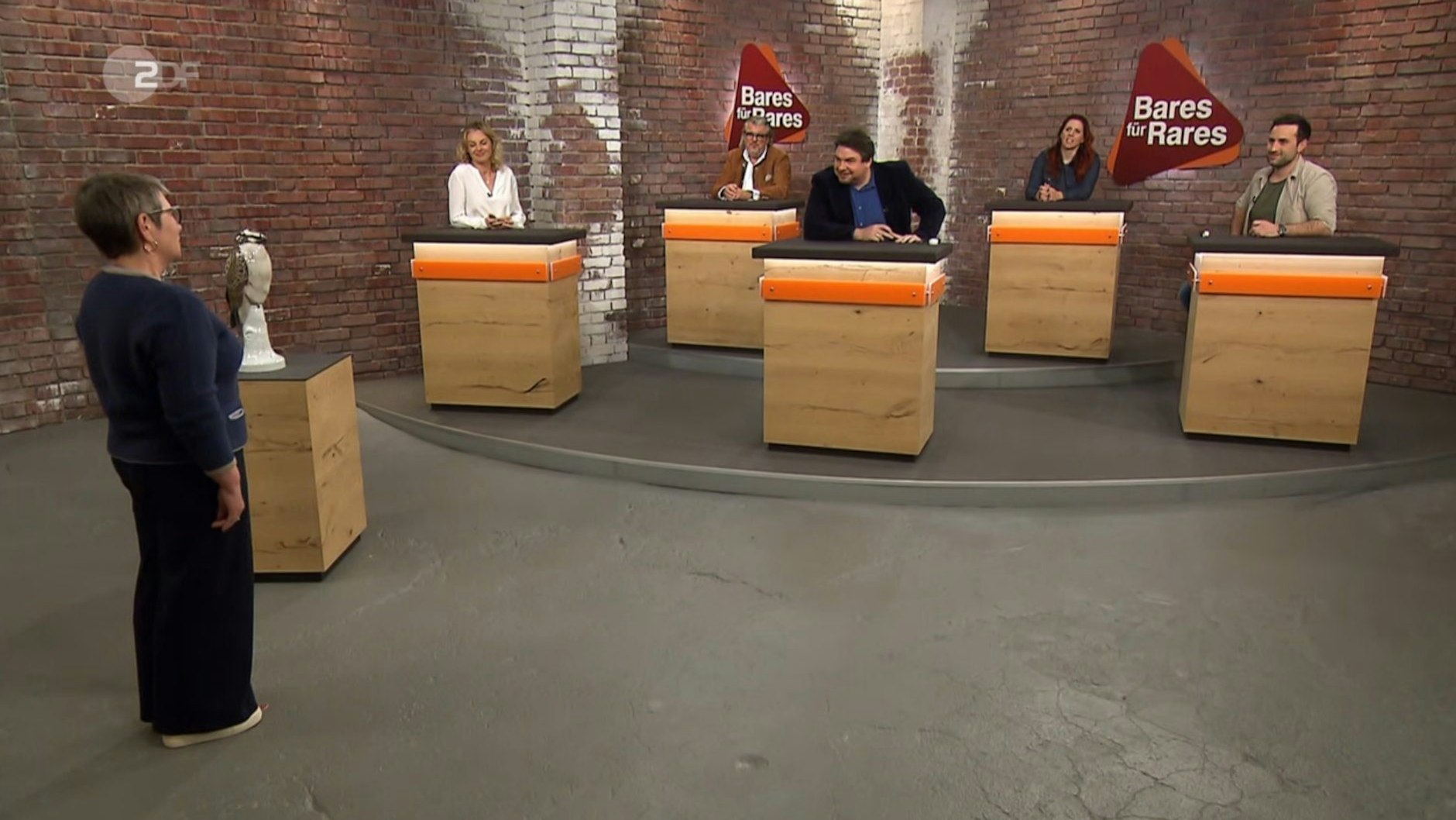 Zähe Verhandlungen bei „Bares für Rares“: Geschickt treibt die Verkäuferin den Preis nach oben.