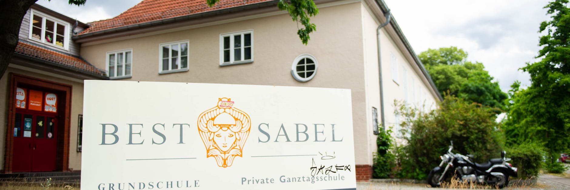 An dieser Schule kam es zu einem größeren Corona-Ausbruch. Der Verdacht liegt nahe, dass sich 13 Kinder und zwei Lehrer mit der Delta-Variante angesteckt haben.