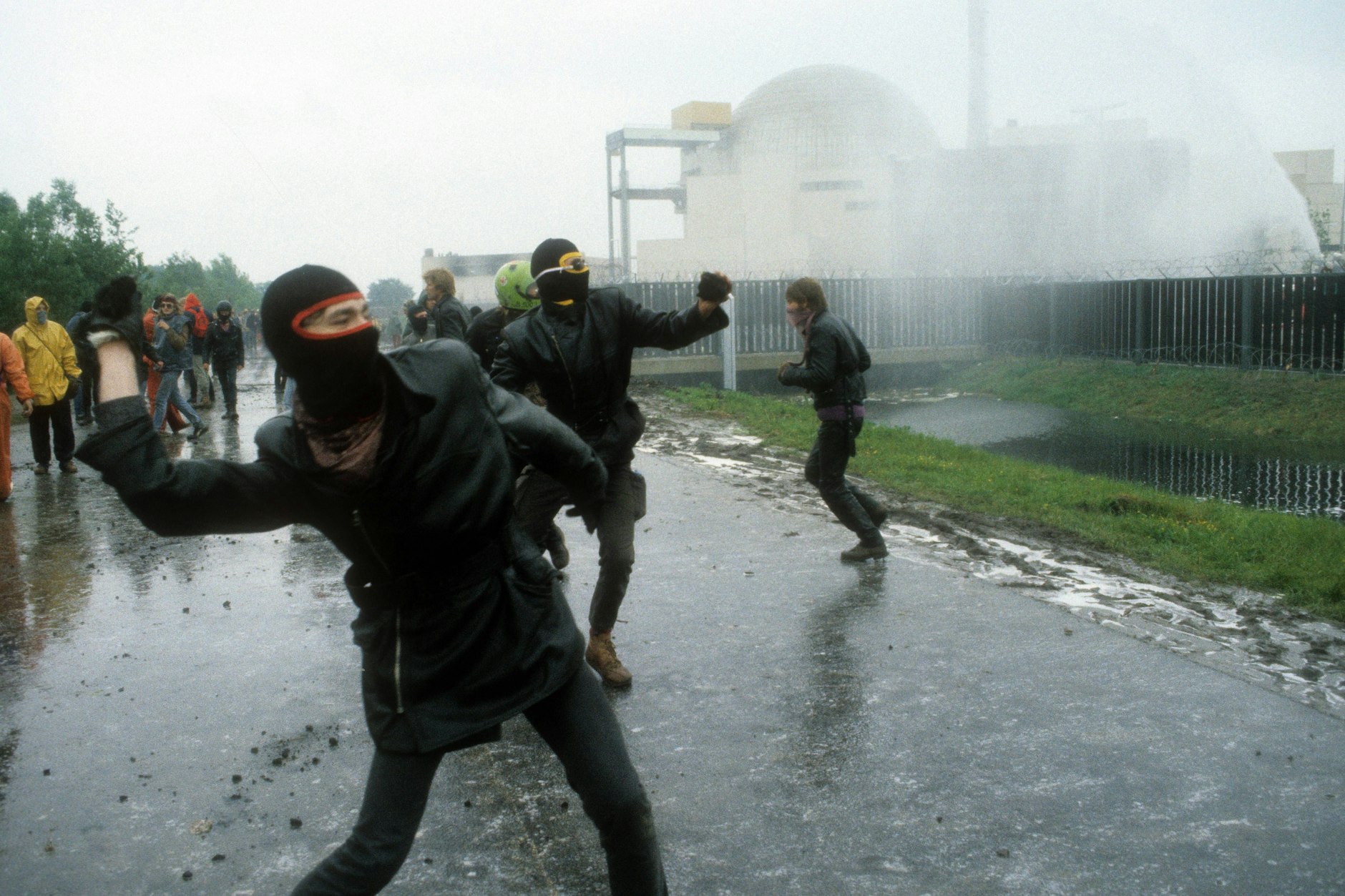 Mit 50.000 bis 100.000 Demonstranten gilt die Großdemonstration bei Brokdorf als die bis dahin größte Demonstration in der Bundesrepublik.
