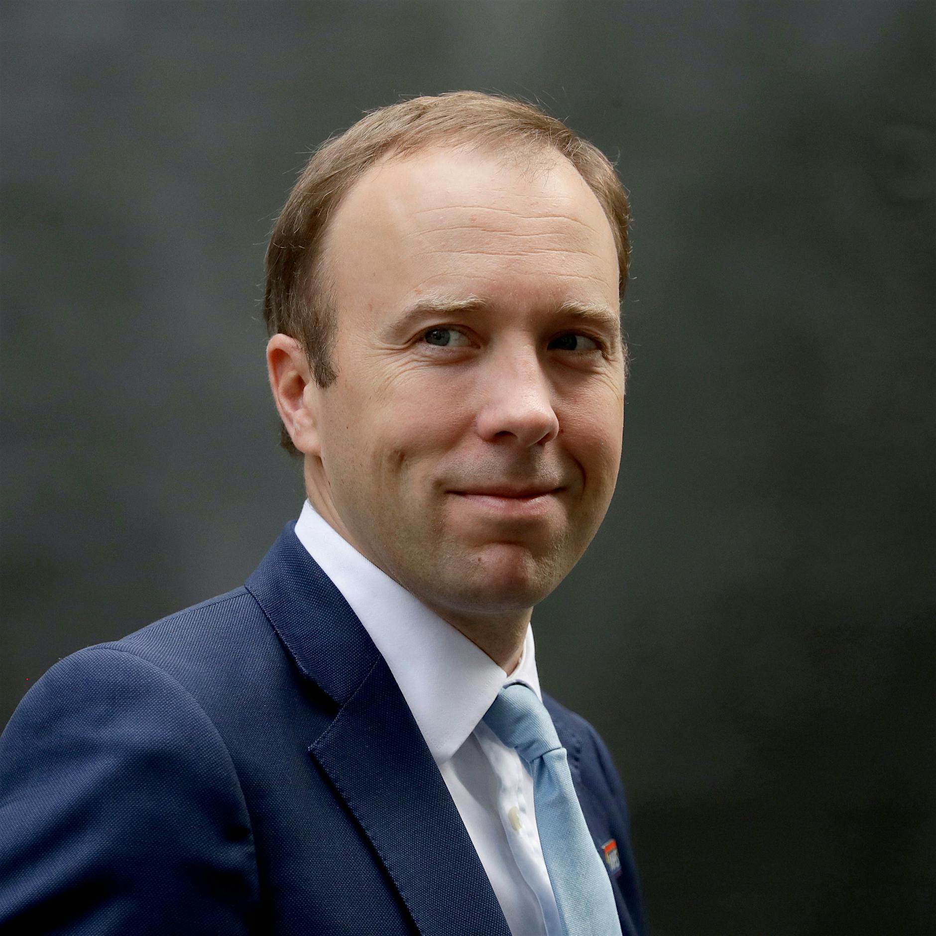 Kuss-Foto: Britischer Minister entschuldigt sich für Bruch von Corona-Regeln