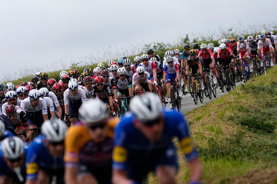 Tour de France: Zuschauerin mit Pappschild löst ...