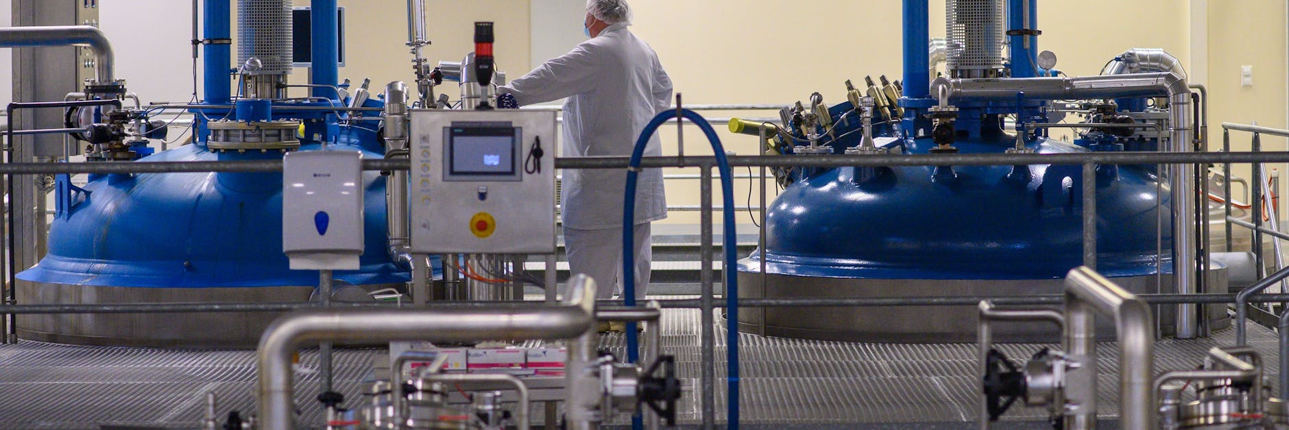 In der Chemie- und Pharmaindustrie sind Mitarbeiter jetzt zusätzlich für den Fall der Pflegebedürftigkeit finanziell abgesichert.