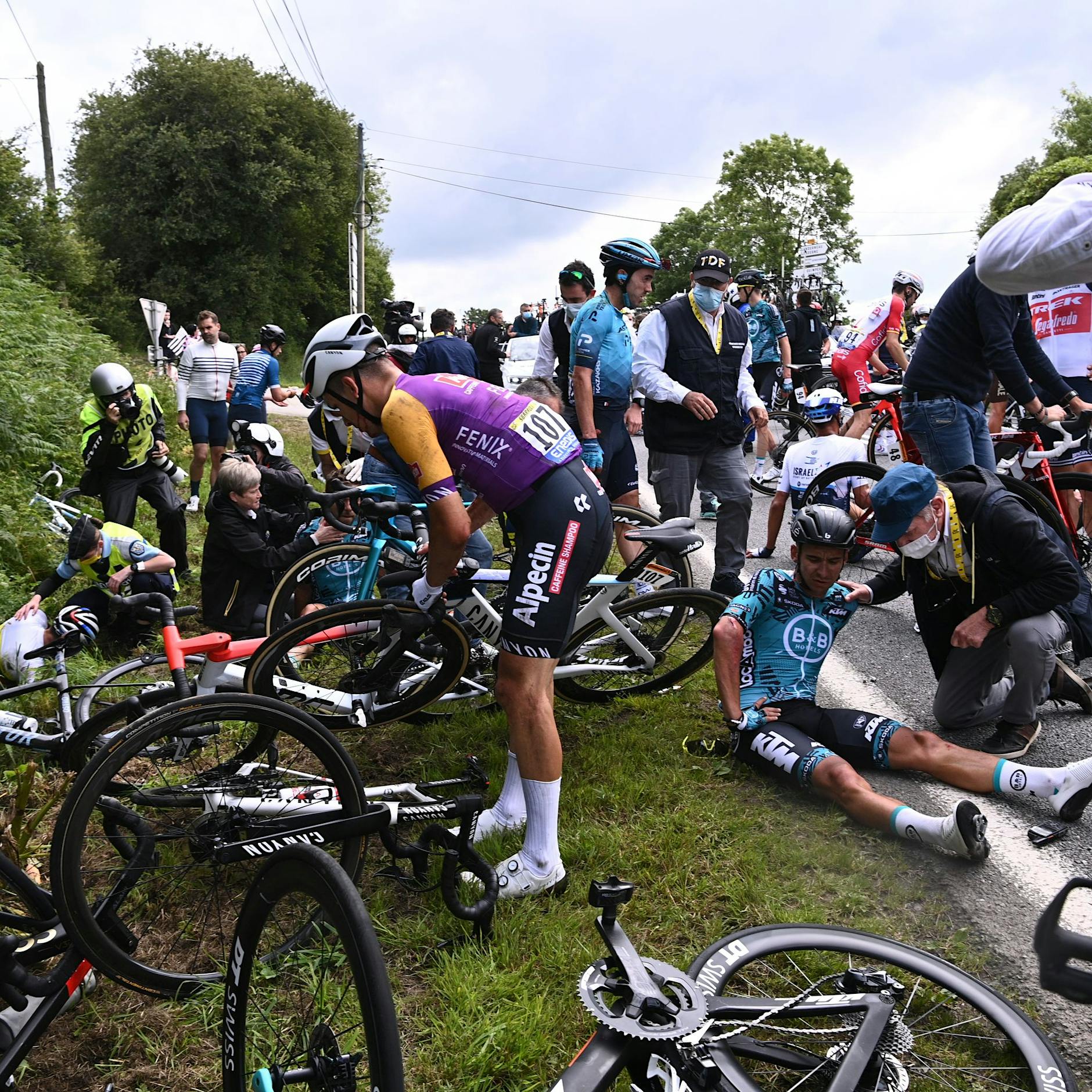 Fan verursacht Massensturz, Tony Martin mittendrin