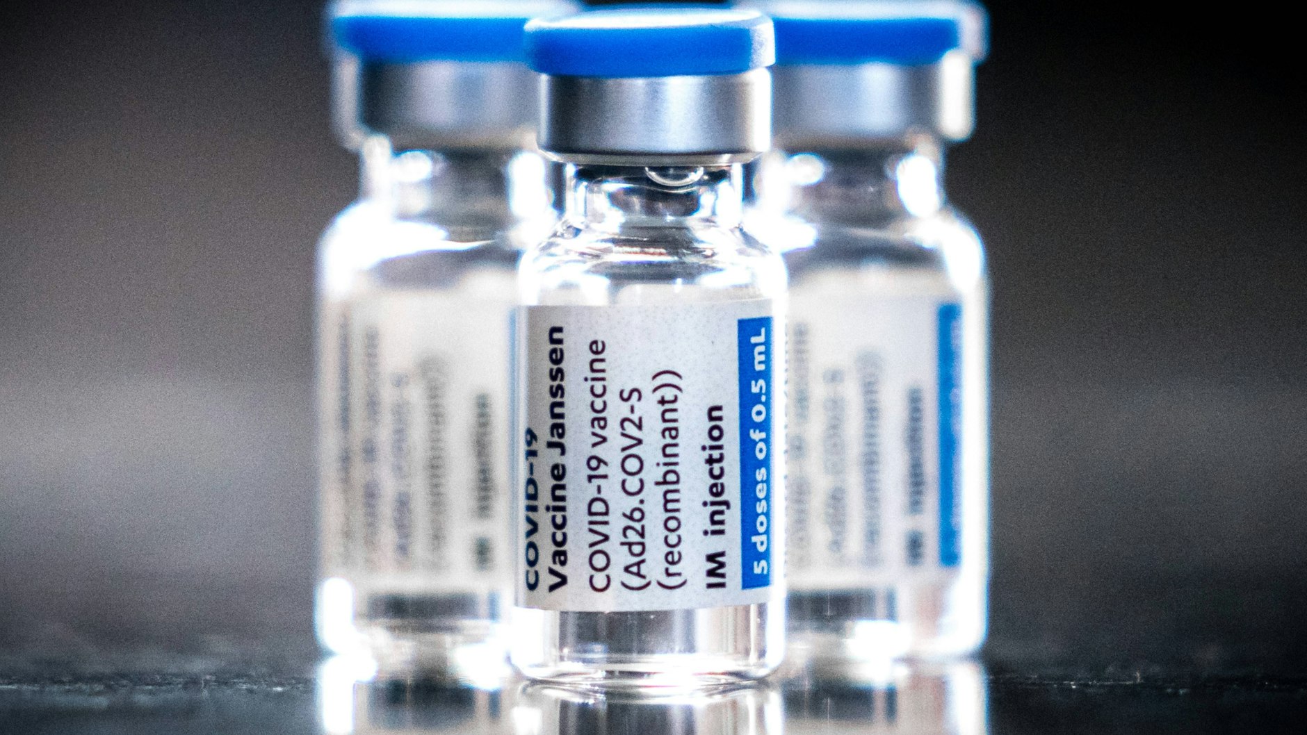 Bei vollem Impfschutz wirken alle Vakzine offenbar relativ gut gegen eine schwere Erkrankung nach einer Infektion mit der Delta-Variante.