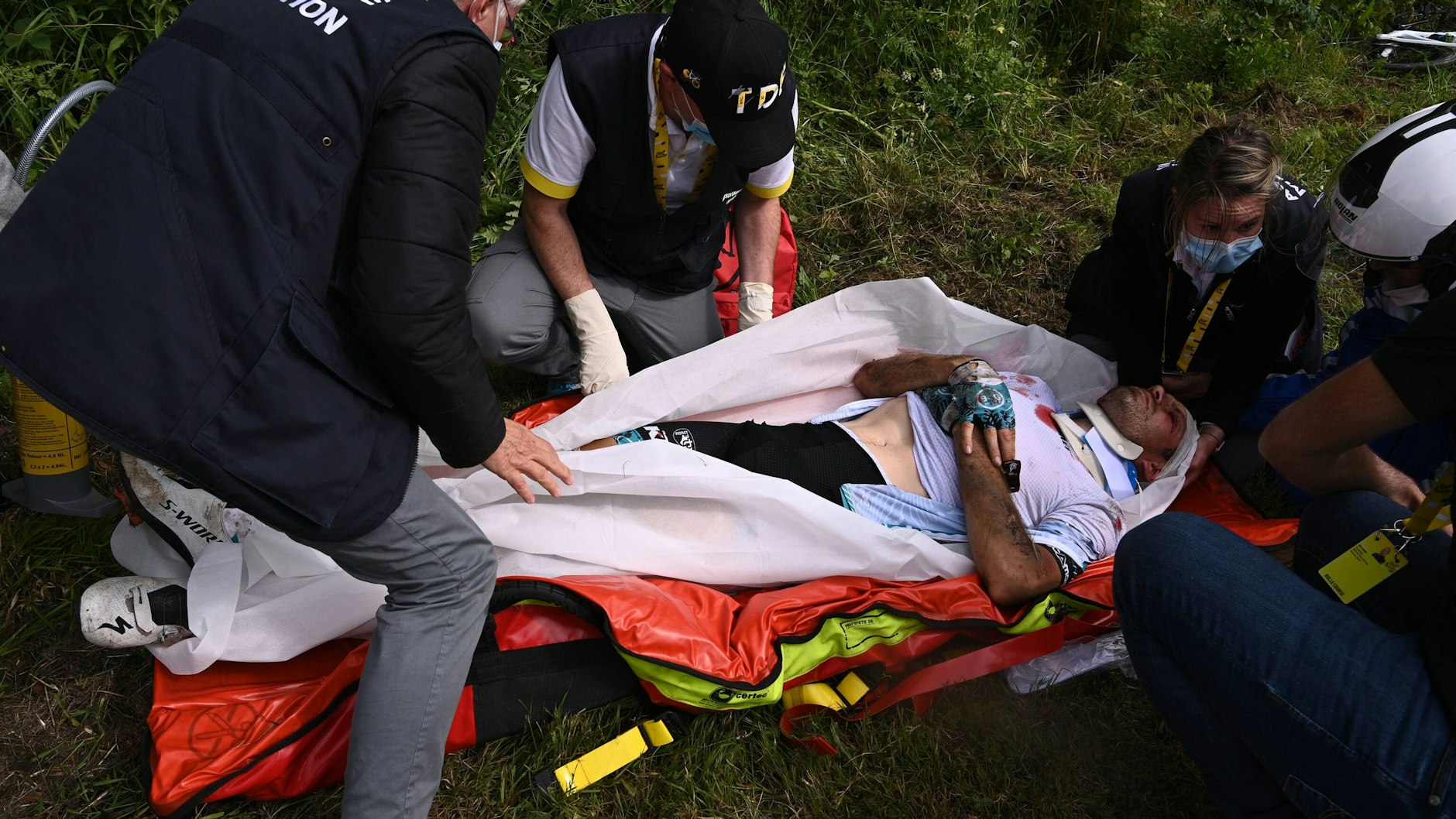 Das sieht böse aus. Deutschlands Jasha Sutterlin vom Team DSM erwischte es besonders schlimm. x3019217x