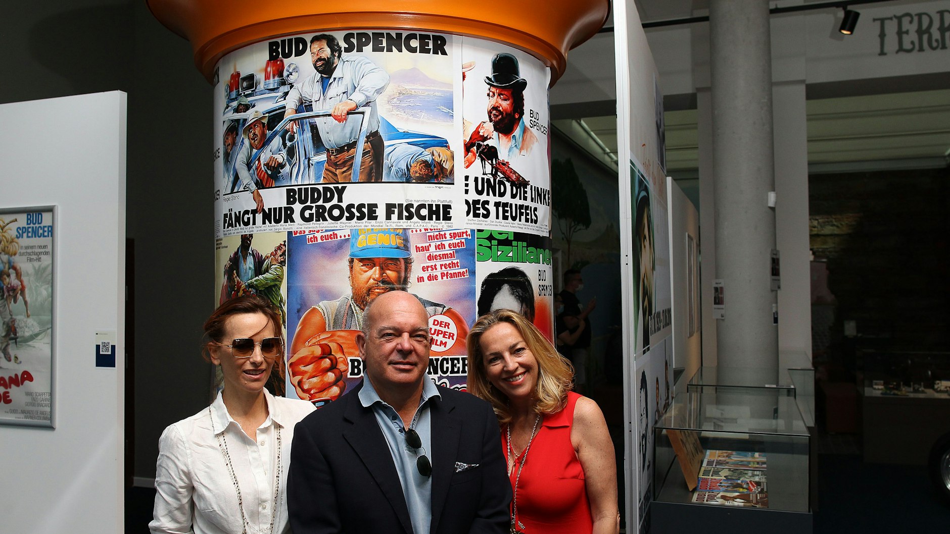 Die Familie ist auch da. Bud Spencers Sohn Giuseppe (Mitte) und die Töchter Diamante (links) und Cristiana.