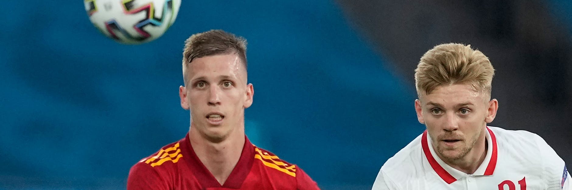 Spaniens Dani Olmo (l.) – hier im Laufduell mit Polens Kamil Jozwiak – genießt auch bei den Kroaten hohes Ansehen.