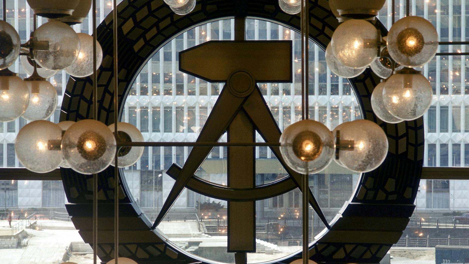 Die Lampen im Palast der Republik 1983.