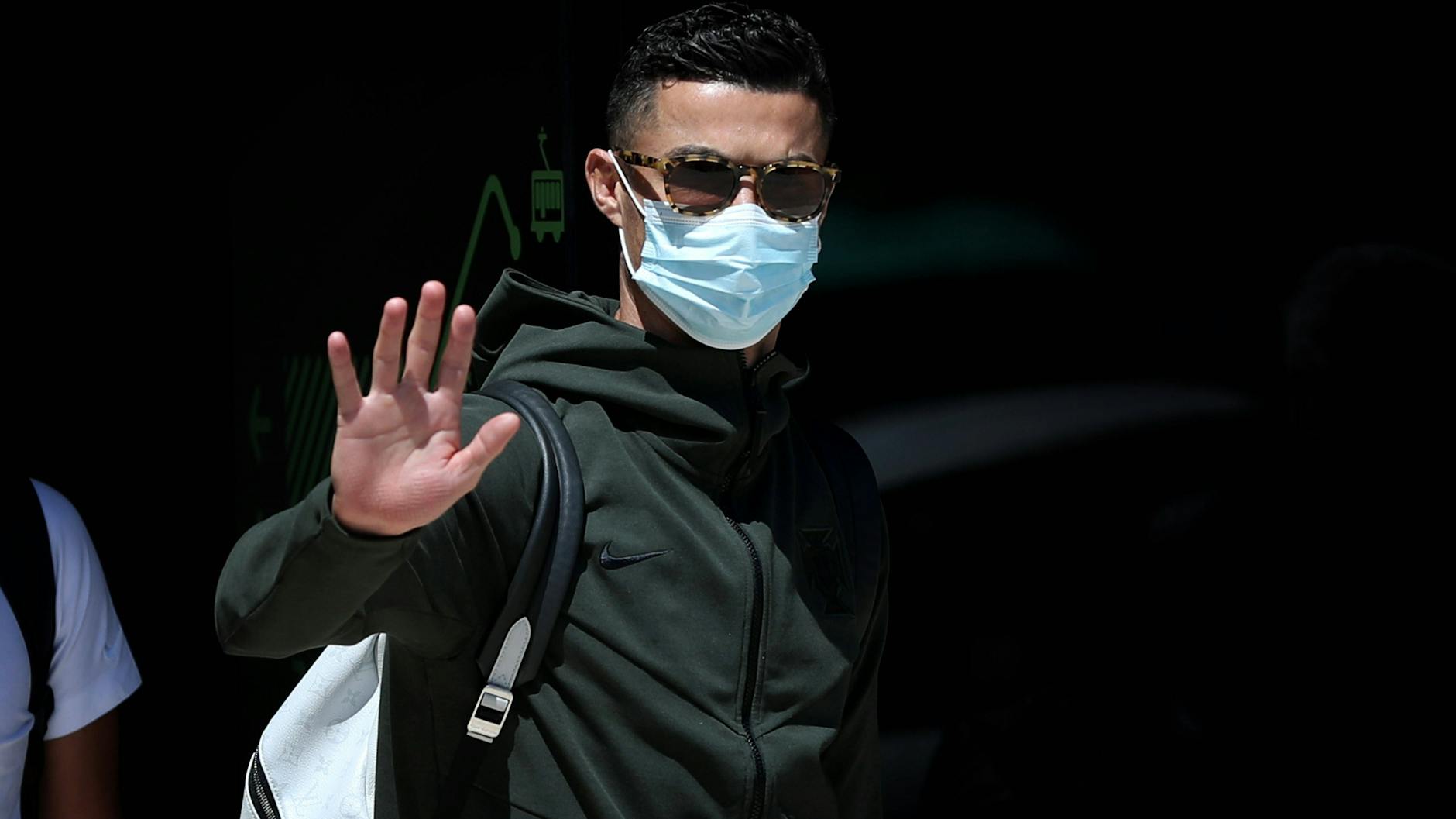 Cristiano Ronaldo kündigt nach dem EM-Aus Portugal an, noch stärker bei der WM in Katar zurückzukommen. 