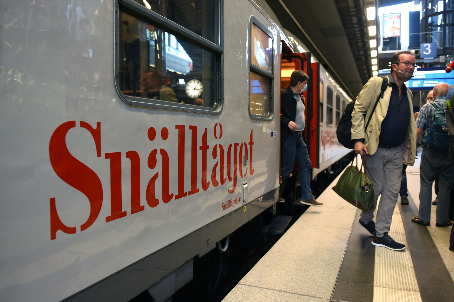Montag kurz vor 9 Uhr im Berliner Hauptbahnhof: Der erste Snälltaget-Nachtzug ist eingetroffen.