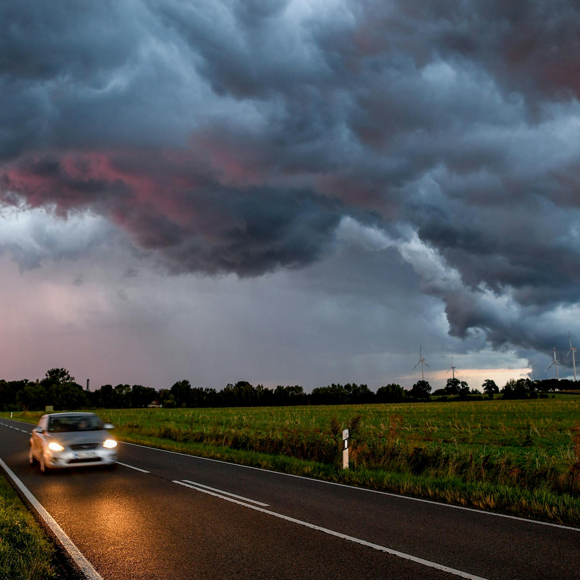 Unwetter, Starkregen, Hagelschlag: Live! Wo die Gewitter jetzt zuschlagen