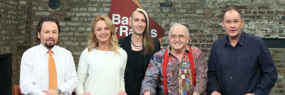 Einige der Händler bei „Bares für Rares“: Wolfgang Pauritsch (links), Susanne Steiger, Fabian Kahl, Ludwig Hofmaier und Walter Lehnertz.
