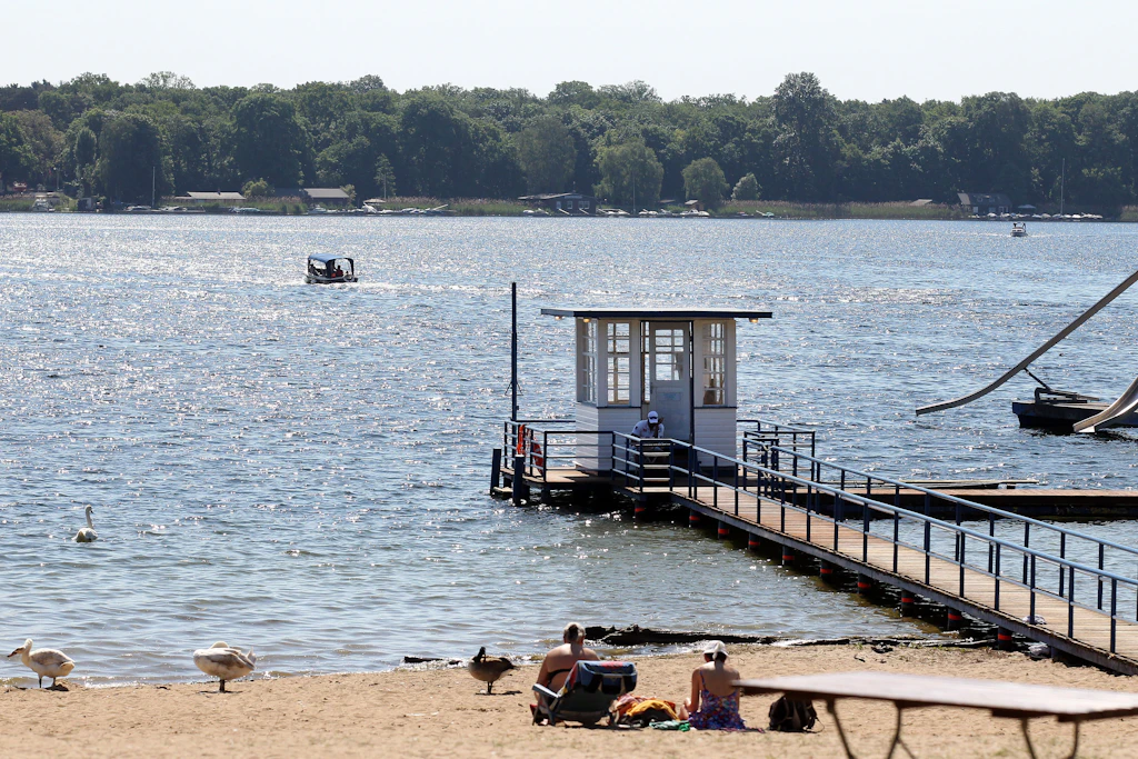 Nach fünf Jahren wiedereröffnet: Das Strandbad Tegelsee bittet zum Sonnenbad