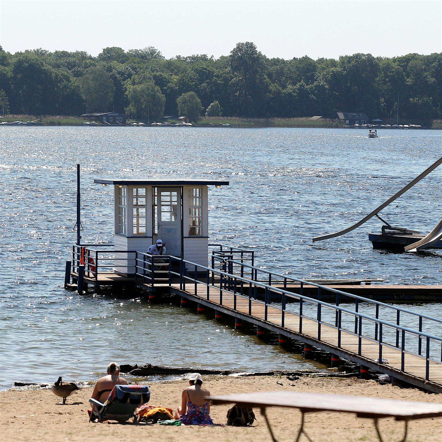 Nach fünf Jahren wiedereröffnet: Das Strandbad Tegelsee bittet zum Sonnenbad