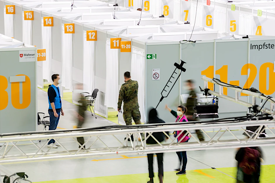 Das Corona-Impfzentrum Messe Berlin: Ab Montag kann sich auch hier jeder Impfwillige um einen Impftermin bemühen.