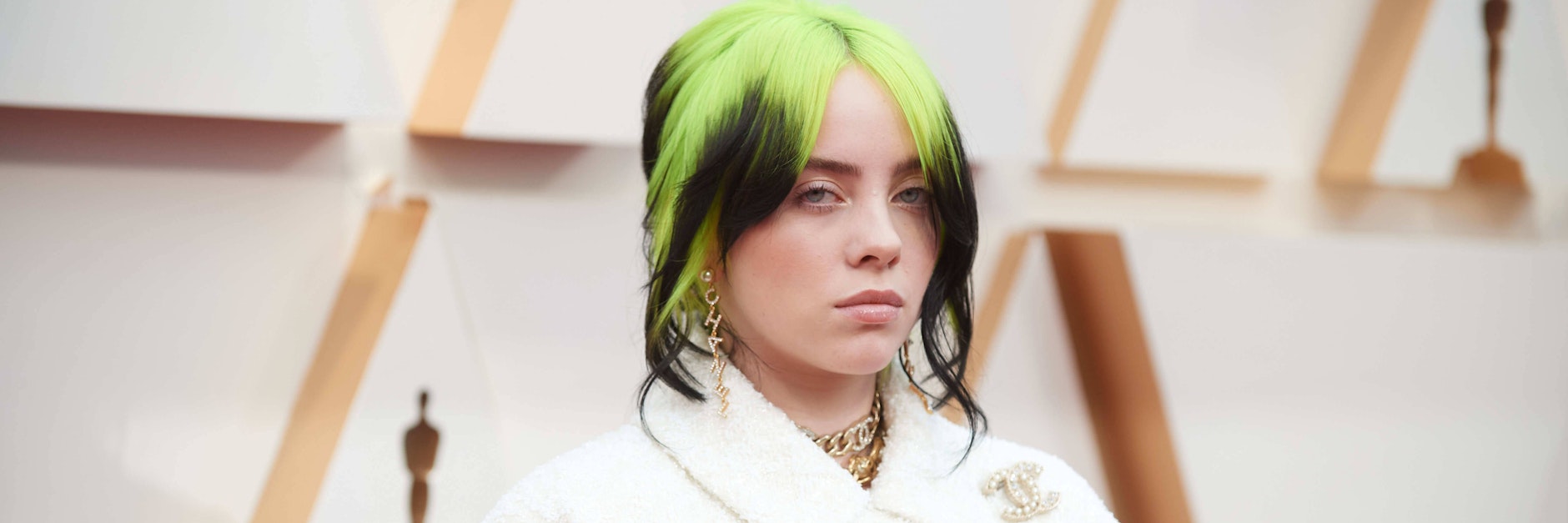 Es ist nicht lang her, da versteckte Billie Eilish ihren Körper unter weiten Pullis und Labber-Hosen.