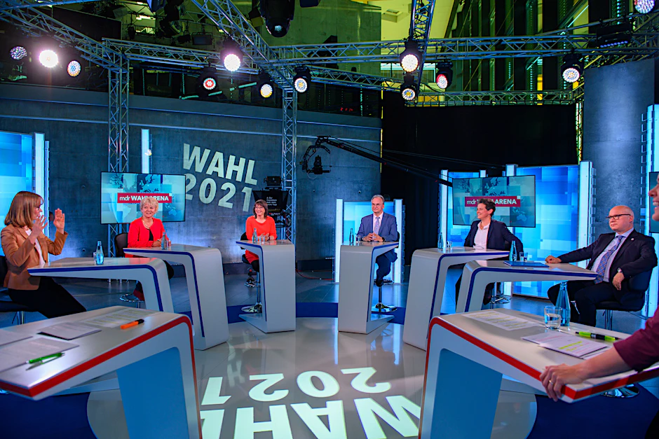 Die Spitzenkandidaten ihrer Parteien für die Landtagswahl 2021 in Sachsen-Anhalt, Eva von Angern (l-r, Die Linke), Cornelia Lüddemann (Bündnis 90/Die Grünen), Katja Pähle (SPD), Reiner Haseloff (CDU), Ministerpräsident des Landes, Lydia Hüskens (FDP) und Oliver Kirchner (AfD).