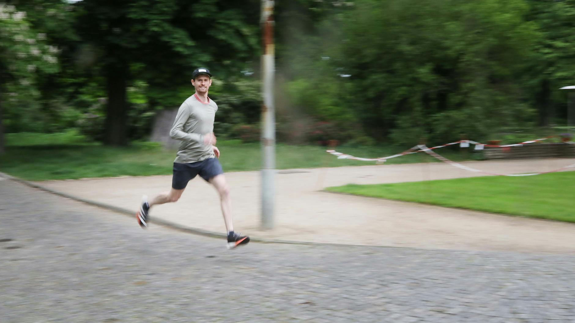 Ron Scheduikat (30) läuft nach einem Schlaganfall wieder Marathon.