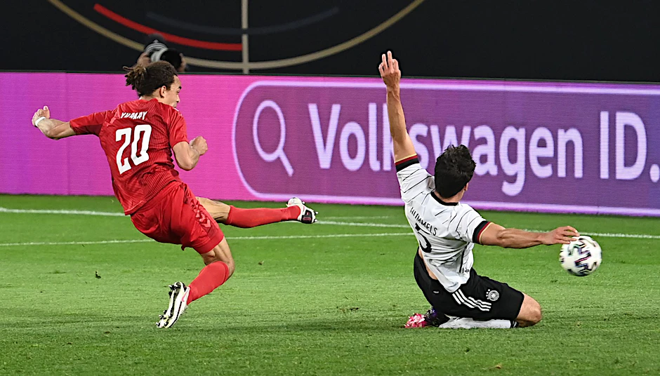Die Fehlerkette vor dem 1:1 durch Yussuf Poulsen bietet allerlei Erkenntnisgewinn.